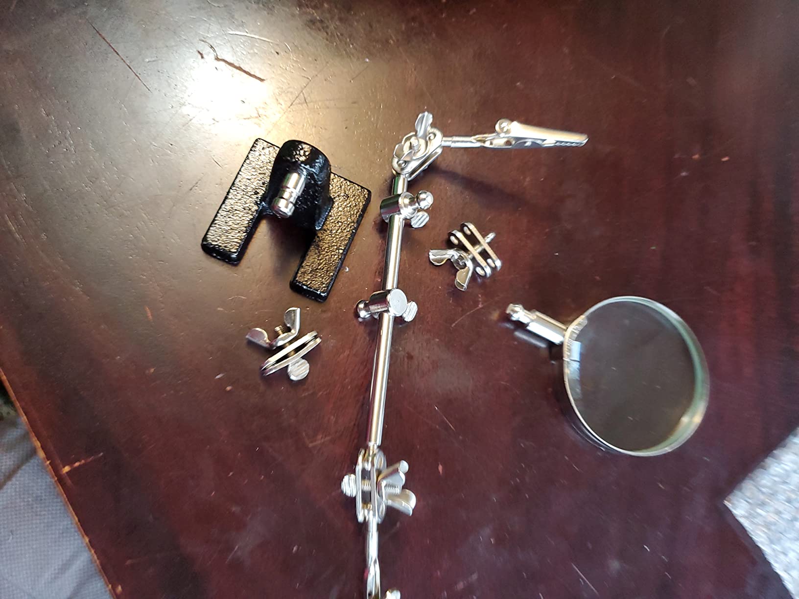 AORAEM Helping Hands Magnifier with Dual Adjustable Alligator Clips | 2.5X Magnifying Glass Soldering Station for Crafting, Hobby, Micro Objects (Not Include Battery) customer photo 2