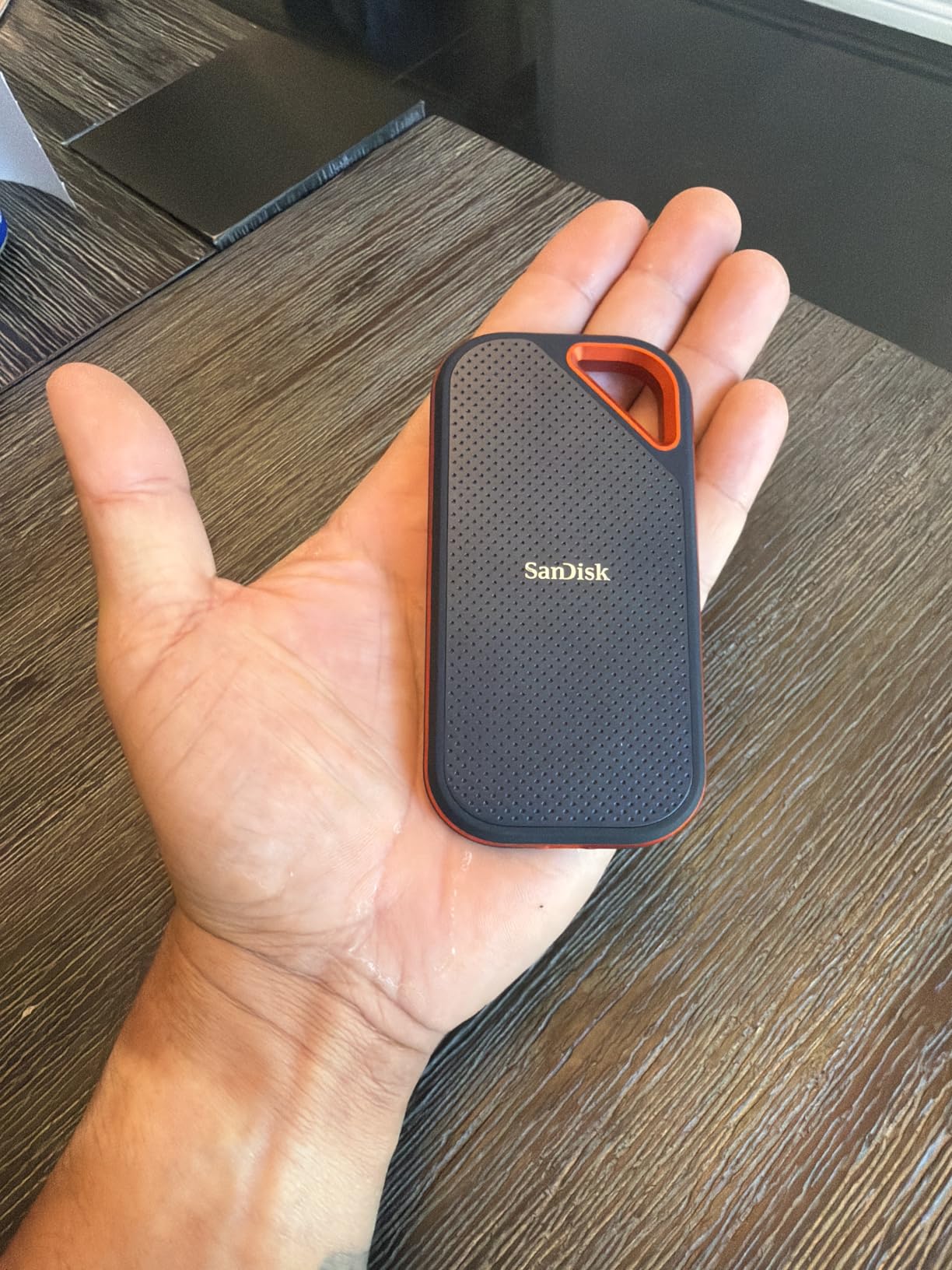 SANDISK 1TB Extreme PRO Portable SSD - Up to 2000MB/s - USB-C, USB 3.2 Gen 2x2, IP65 Water and Dust Resistance, Updated Firmware - External Solid State Drive - SDSSDE81-1T00-G25 customer photo 1