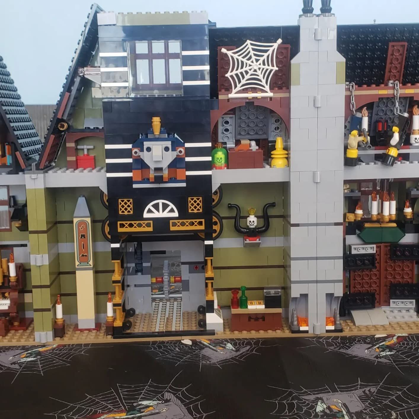 LEGO Icons Haunted House 10273 Fairground Building Set for Adults (3,231 Pieces) customer photo 1