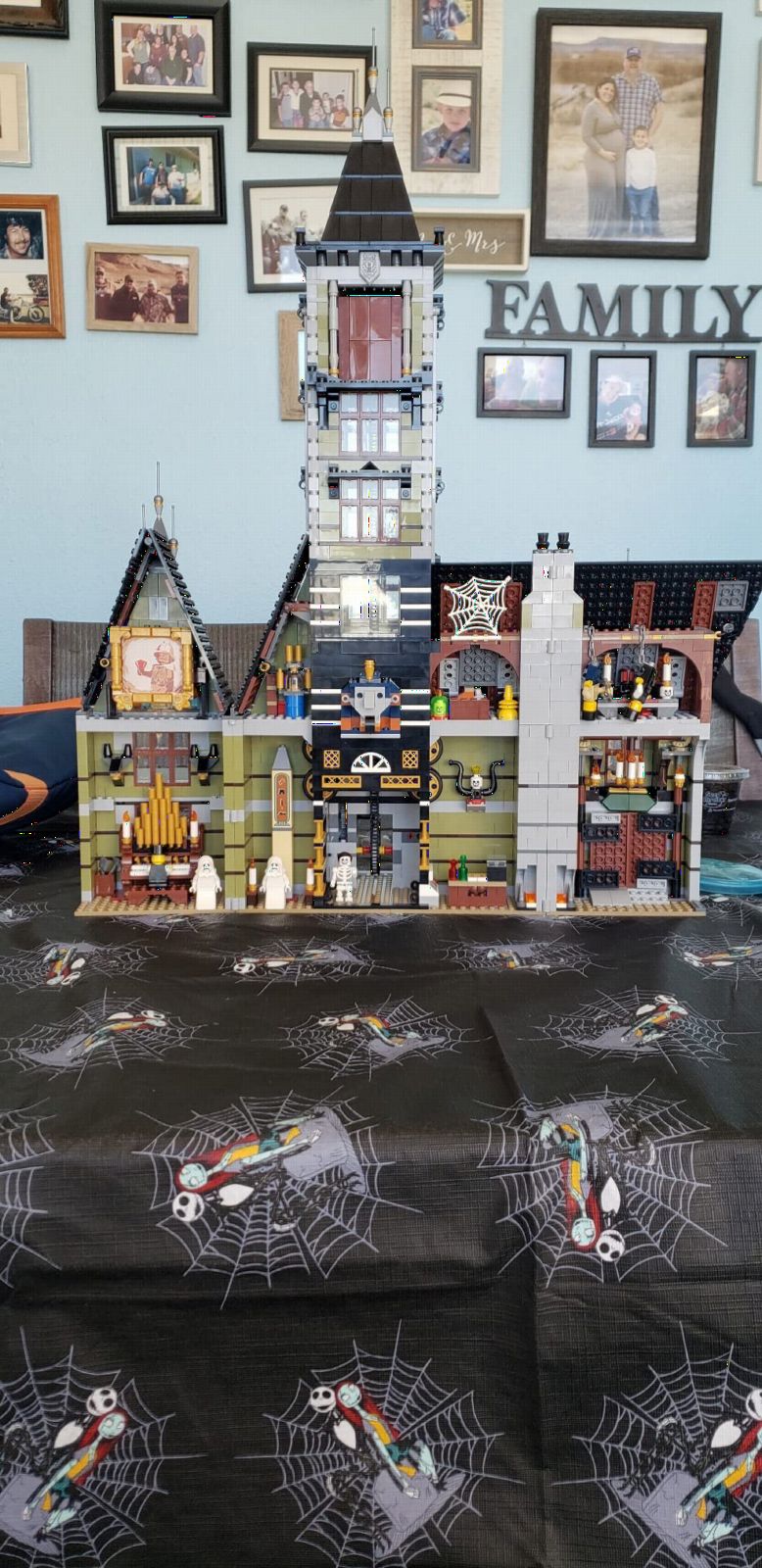 LEGO Icons Haunted House 10273 Fairground Building Set for Adults (3,231 Pieces) customer photo 2