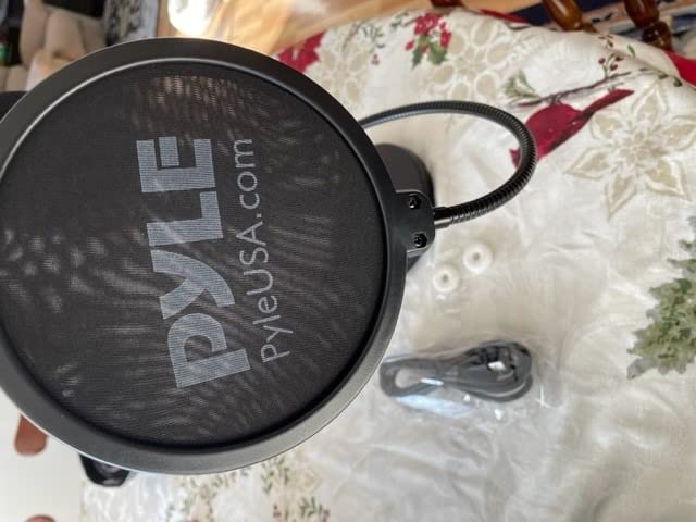 Pyle USB Microphone Podcast Recording Kit - Audio Cardioid Condenser Mic w/Shock Mount Stand & Pop Filter, for Gaming PS4, Streaming, Podcasting, Studio, YouTube, Works w/Windows PC Mac PDMIKT200 customer photo 1
