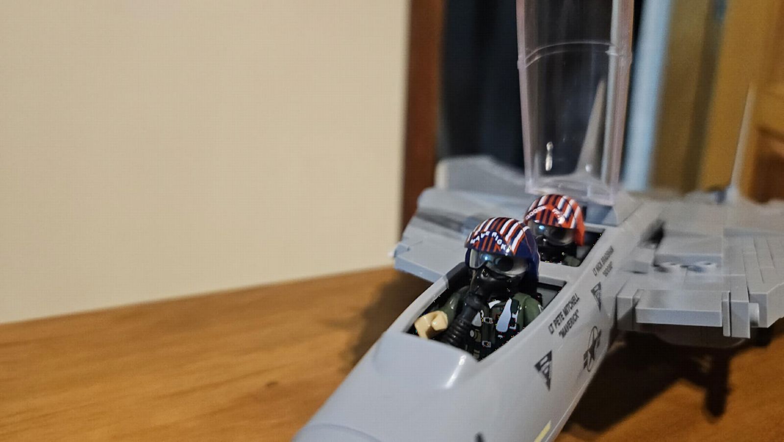 COBI TOP Gun F-14A Tomcat, 1:48 Scale, 757 Pieces, 2 Figures | Pad-printed details, Movable variable-sweep wings, Retractable landing gear, Display model, Parts made in the EU, Ages 8+ customer photo 2