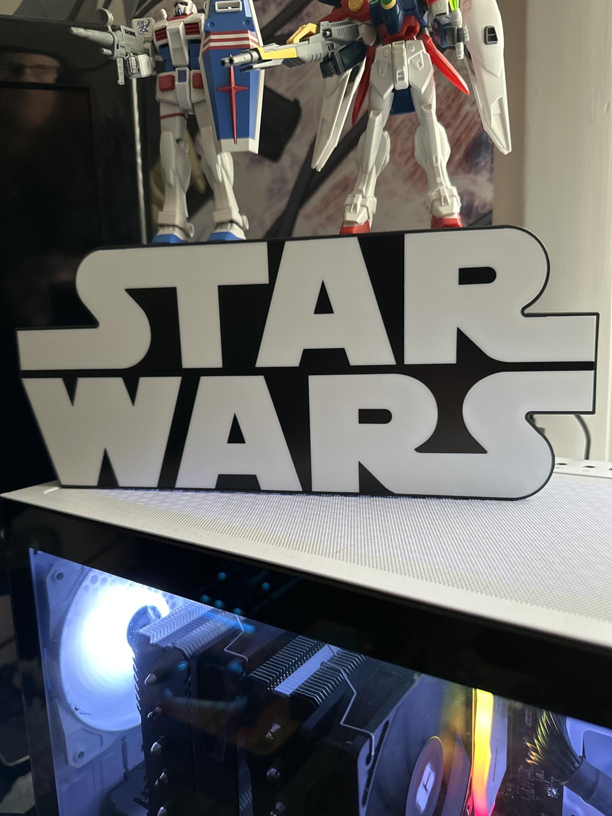 Paladone Star Wars Logo Light, Wall Mountable and Freestanding, Officially Licensed Disney Star Wars Merchandise - Star Wars Light Decor and Gifts for Men customer photo 1