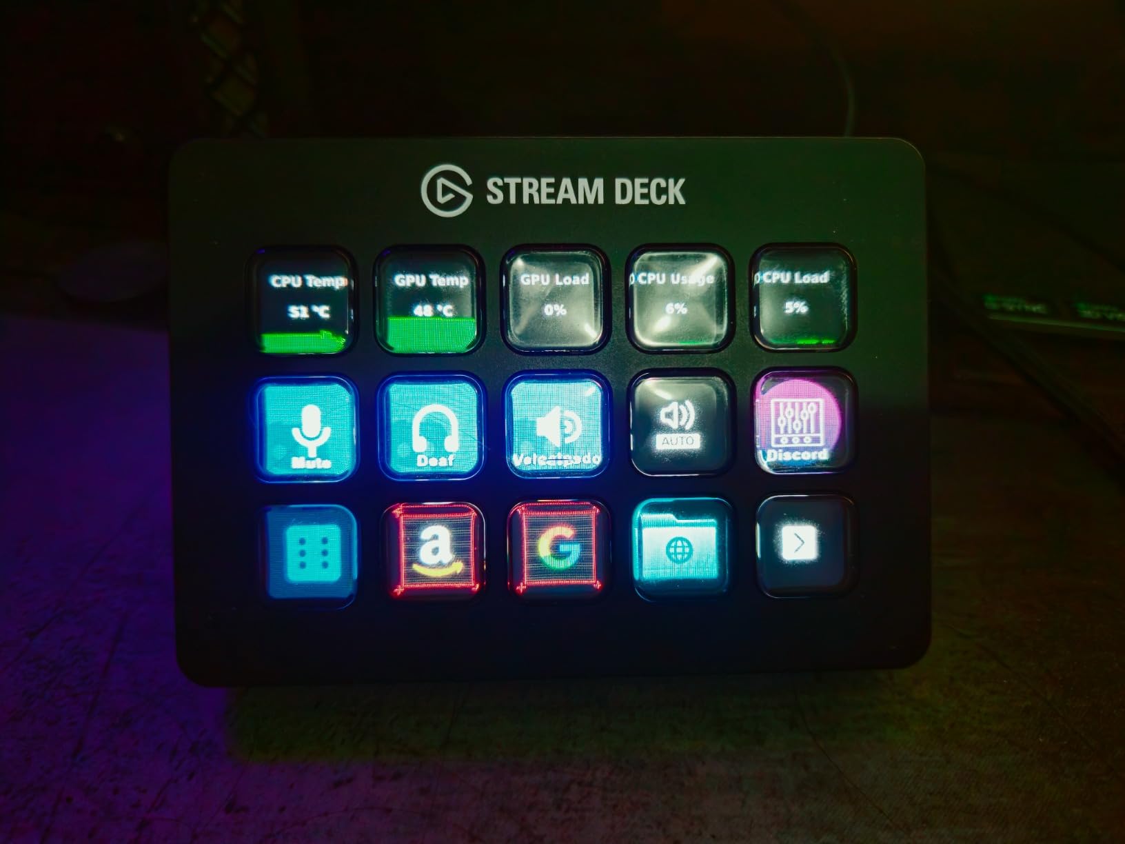 Elgato Stream Deck MK.2 Studio Controller, 15 Macro Keys customer photo 2