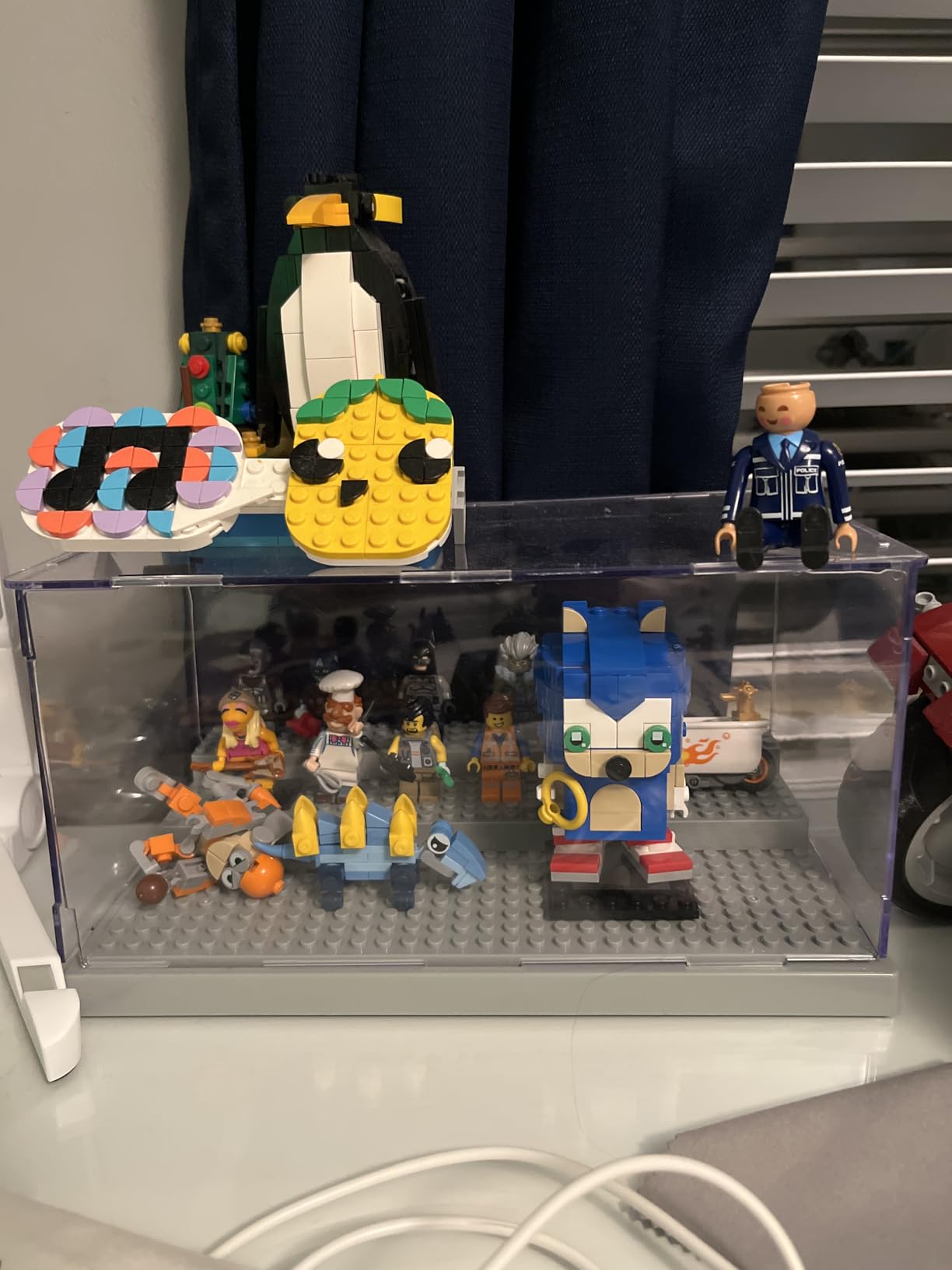 KKU Display Case for Minifigure Action Figures Blocks, Acrylic Minifigure Display Case Box Storage with 3 Movable Steps customer photo 2