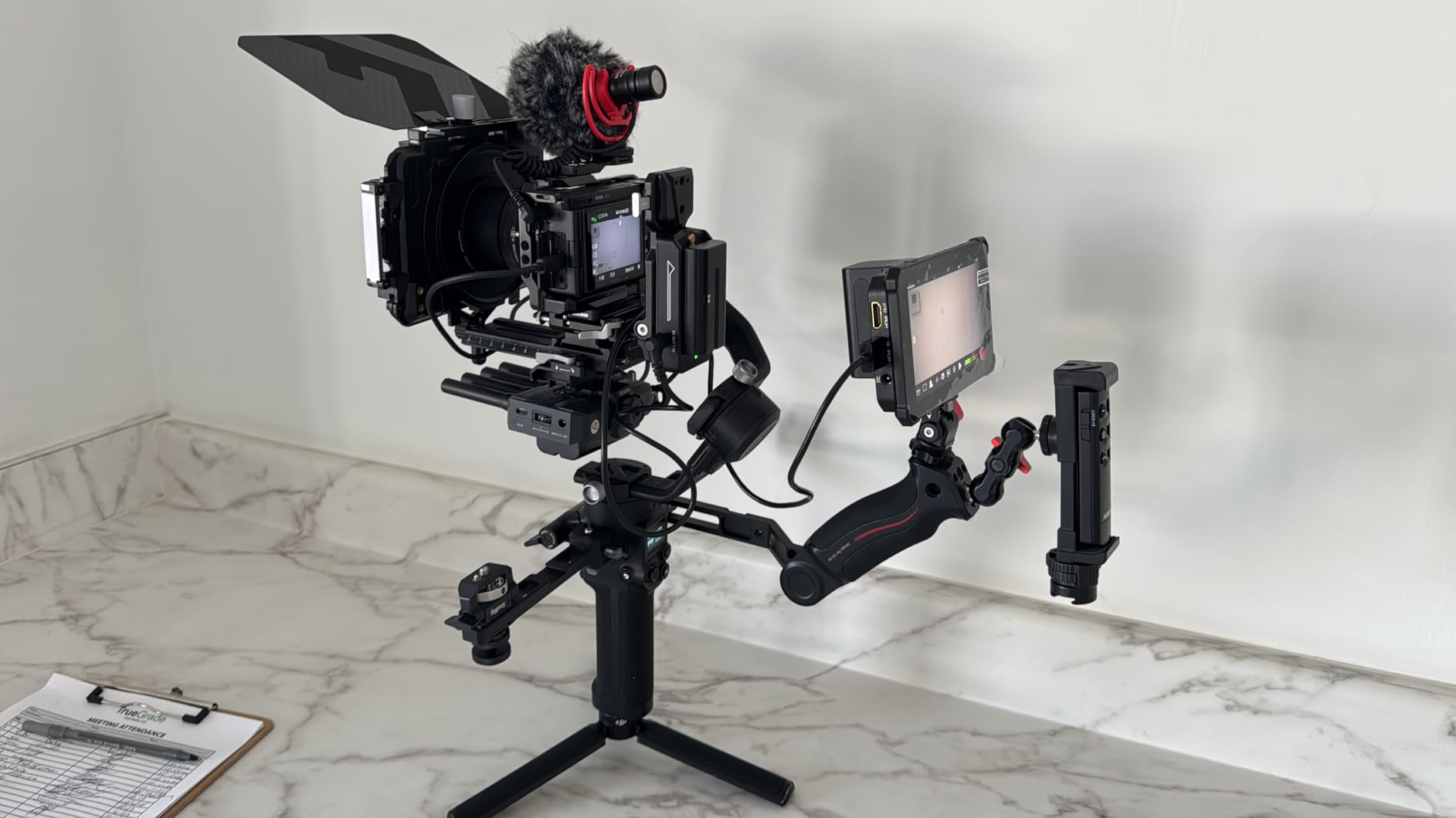 Sony ZV-E10 APS-C Mirrorless Camera Body Black | 24.2MP APS-C Exmor CMOS, Sony E-Mount, 4K30 and 1080p120 Video, 3-Capsule Directional Mic, 3.0 Vari-Angle Touch LCD customer photo 2