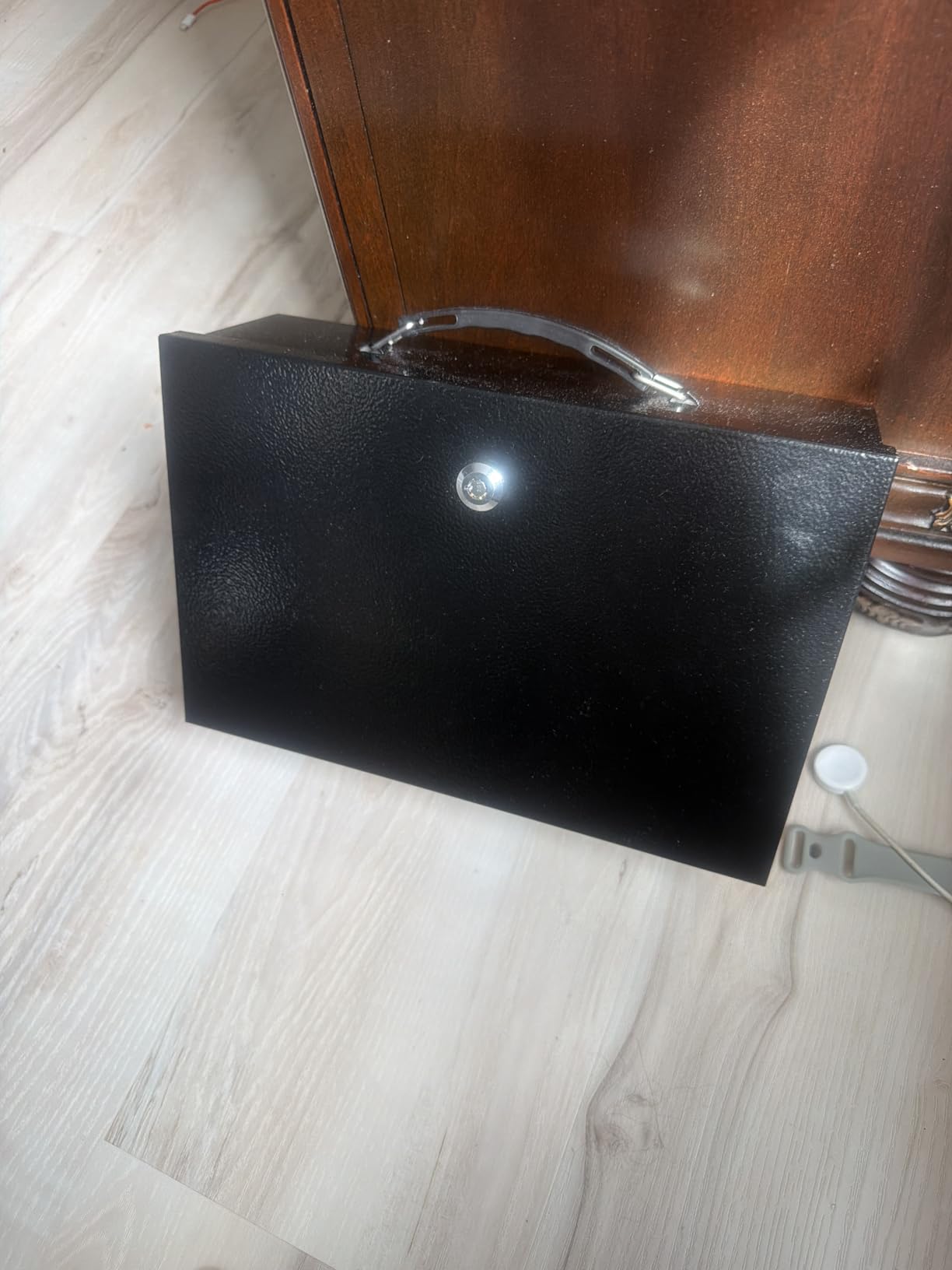 KYODOLED Fireproof Document Box with Key Lock, Small Lock Box, Fire and Water Resistant customer photo 2