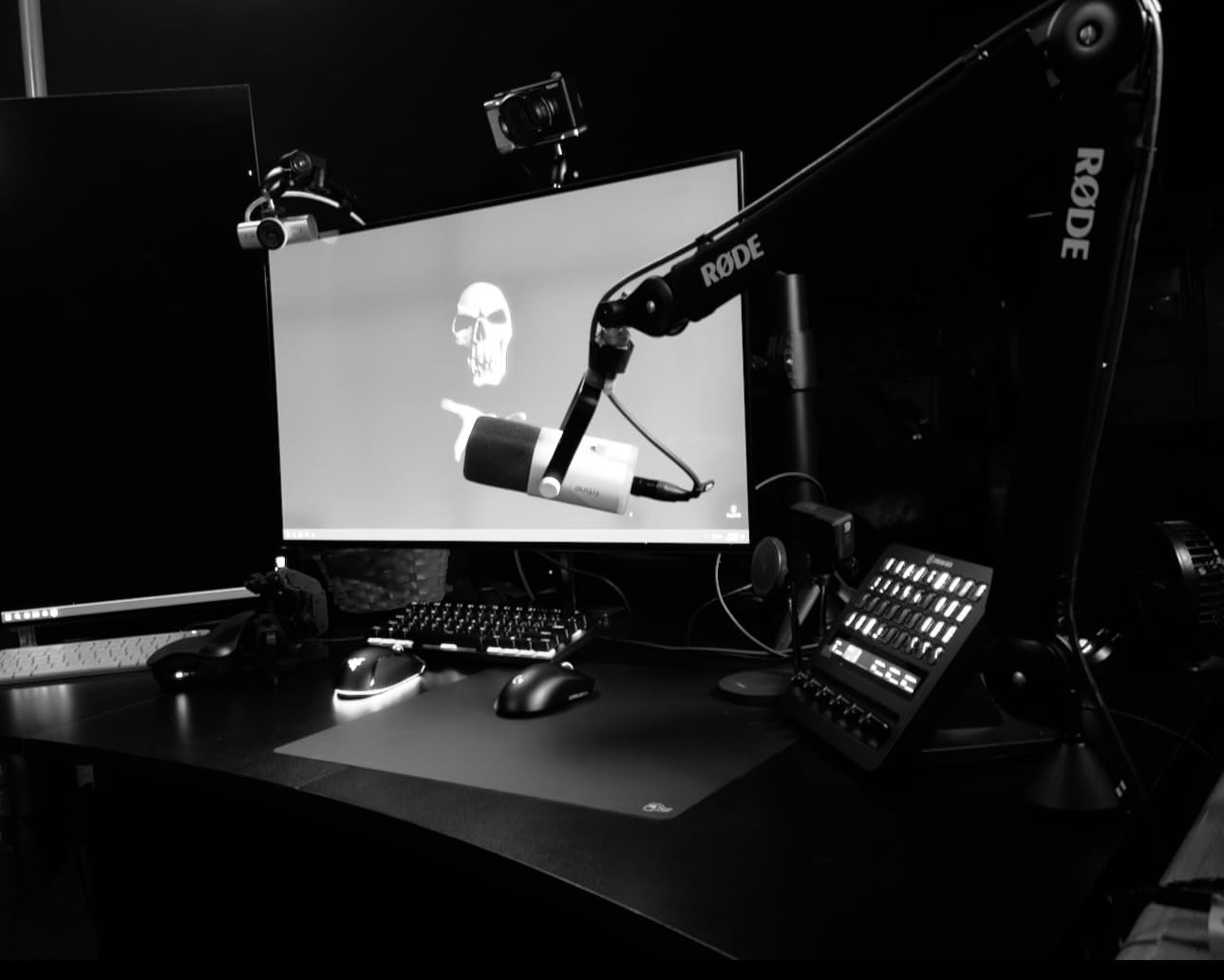RØDE PSA1+ Professional Studio Arm with Spring Damping and Cable Management, Black customer photo 1