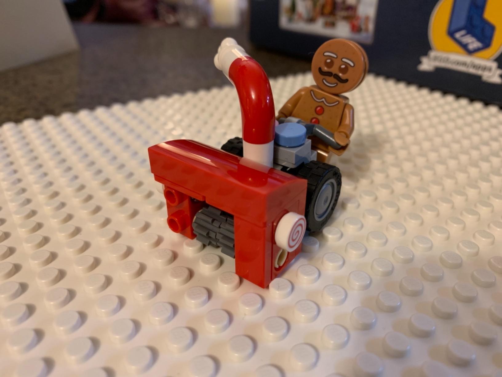 LEGO Classic White Baseplate, Square 32x32 Stud Foundation to Build, Play, and Display Brick Creations, Great for Snowy and Winter Landscapes, 11026 customer photo 1
