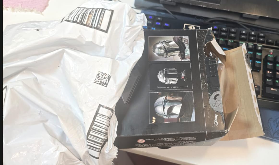 LEGO Star Wars The Mandalorian Helmet 75328 Buildable Model Kit, Display Collectible Decoration Set for Adults, Men, Women, Mom, Dad, Collectible Gift Idea customer photo 1