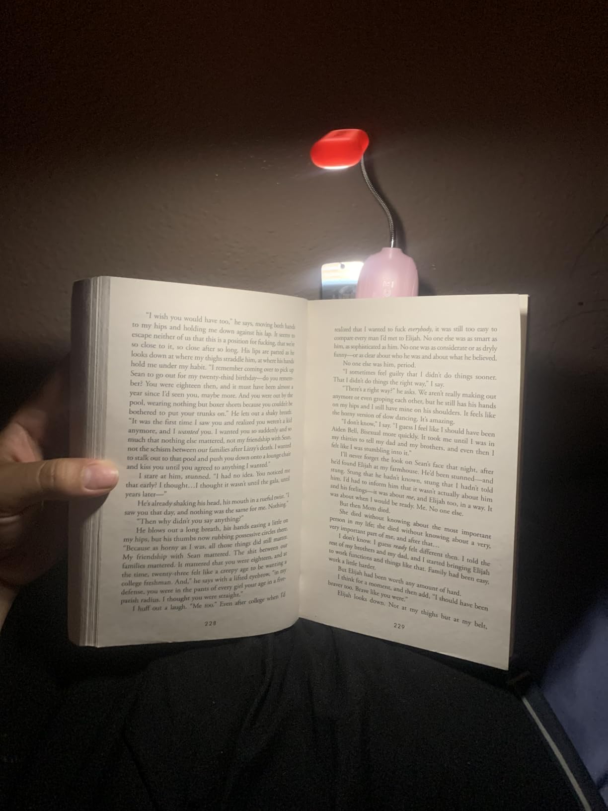 Monotremp Rechargeable Book Lights for Reading at Night, Clip-On 3 Colors | Eye-caring ultralight clip-on, stepless dimming, no flicker, amber mode, 80H runtime, 1.3oz, memory, gift for book lovers customer photo 1
