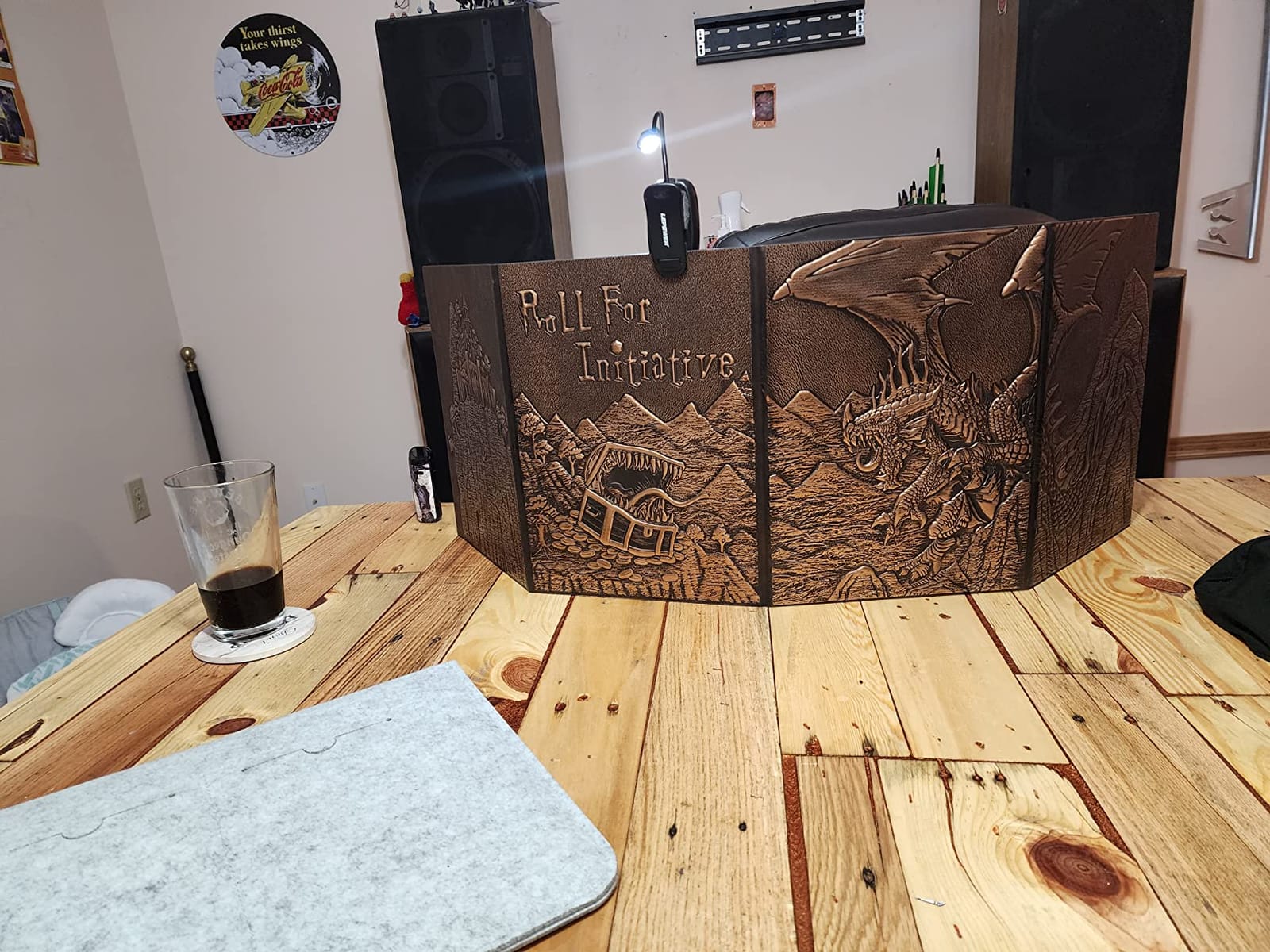 CZYY Faux Leather Dungeon Master Screen, 4-Panel DM Screen with Pockets | 3D Embossed Cover, 4 Erasable A4 Sheet Pockets, Reference Inserts & Felt Case Included, For RPG Sessions & Game Nights customer photo 2