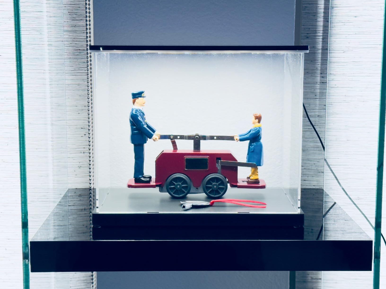 LANSCOERY Acrylic Display Case with Light, 4.7x4.7x6 in LED Display Case with 15mm Raised Base, 3mm Clear Panels, 3-Color Dimmable Lighting for Collectibles and Action Figures customer photo 1