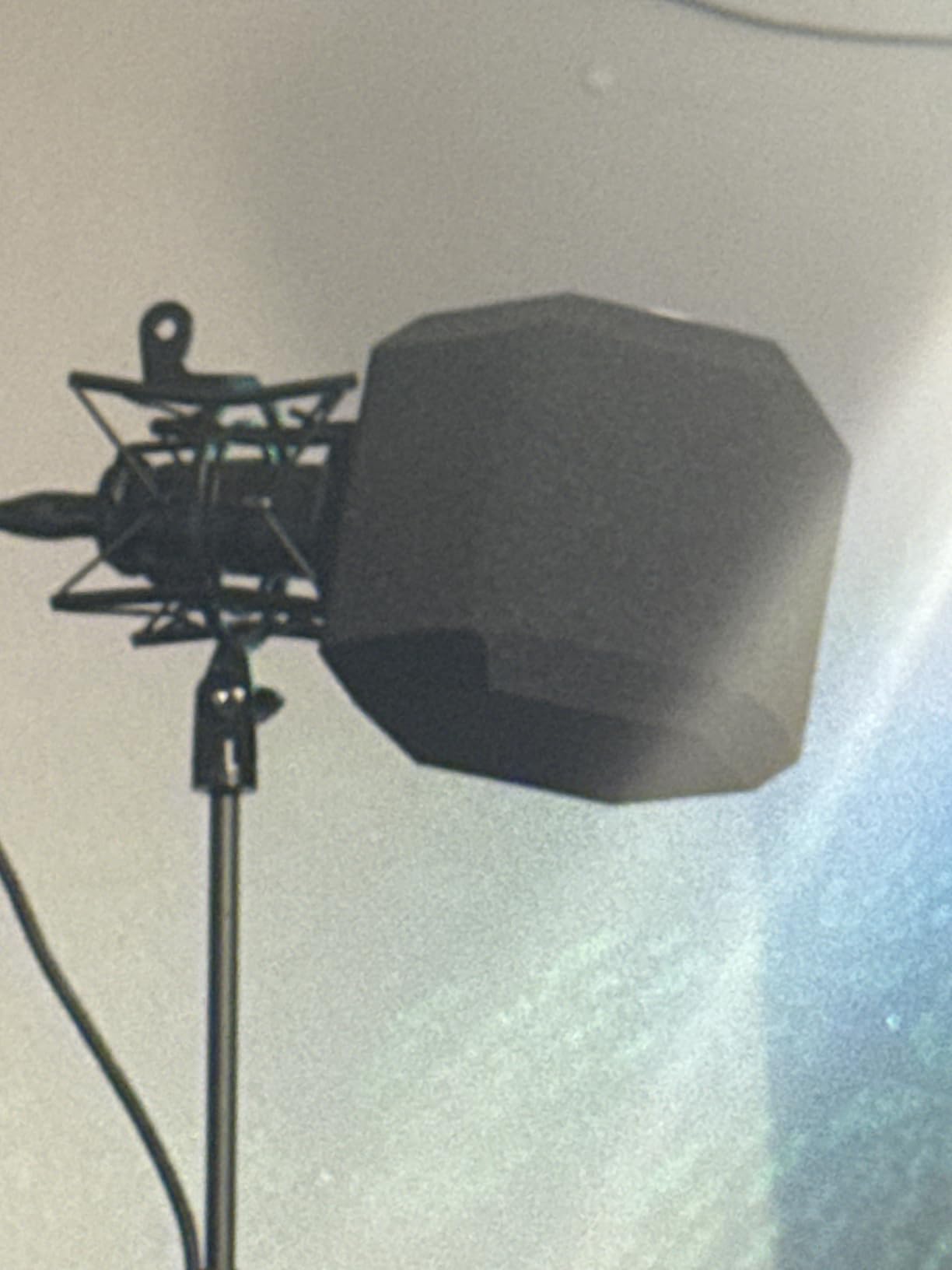 Microphone Wind Shield Pop Filter Microphone Isolation Ball, Acoustic Filter for Record Studios Mic, Sound-Absorbing Foam Five-sided Seal Design to Effectively Reduces Noise and Reflections customer photo 1