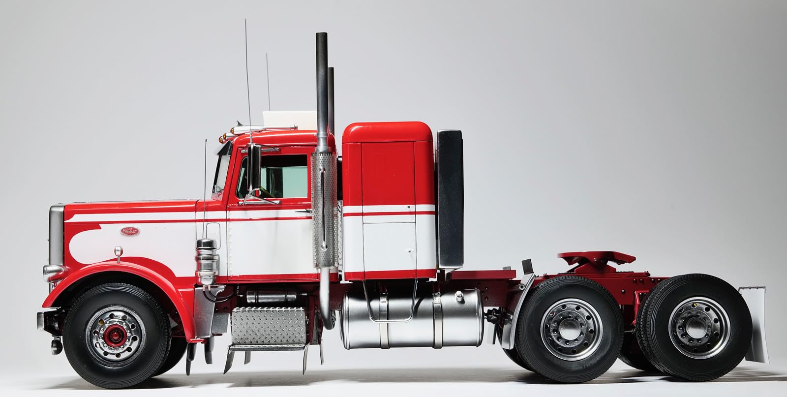 AMT Peterbilt 359 California Hauler w/Sleeper 1:25 Scale Model Kit customer photo 1