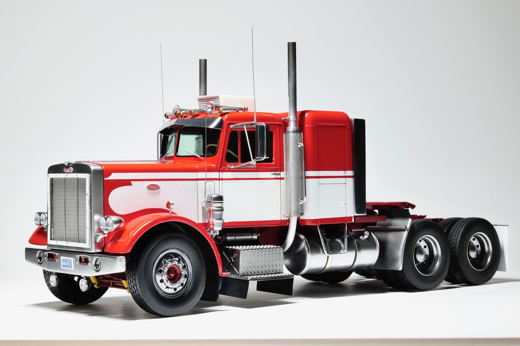 AMT Peterbilt 359 California Hauler w/Sleeper 1:25 Scale Model Kit customer photo 2