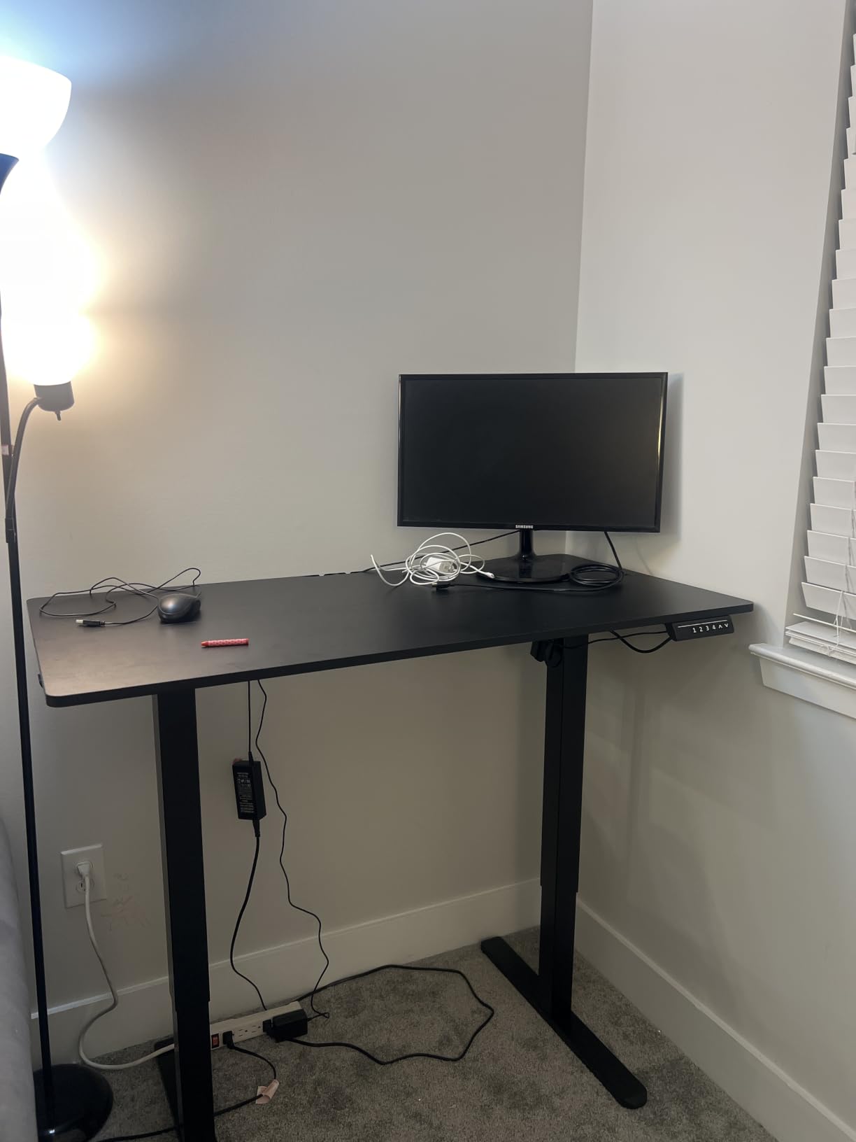 ErGear 48 X 24 Inch Height Adjustable Electric Standing Desk, Black | Smooth Height Adjustment, 4 Memory Presets, One-Touch Control, Stable Steel Frame, 176 lbs Capacity, Easy Assembly customer photo 1