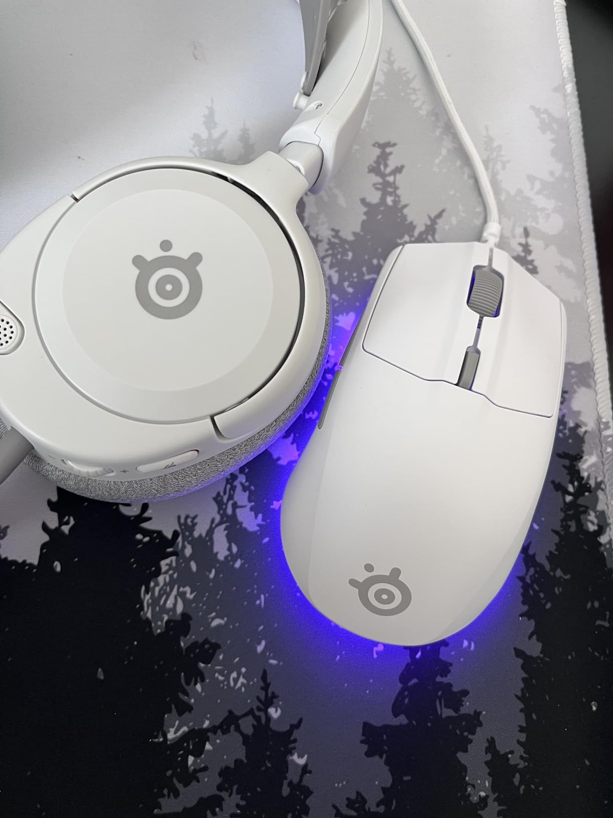 SteelSeries Arctis Nova 1P Multi-System Gaming Headset - Hi-Fi Drivers - 360 Spatial Audio - Comfort Design - Durable - Lightweight - Noise-Cancelling Mic - PS5/PS4, PC, Xbox, Switch - White customer photo 1