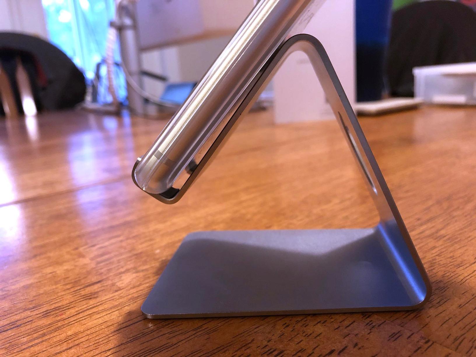 Lamicall Cell Phone Stand, Desk Accessories - Clear Office Cell Phone Holder, Acrylic Phone Stand, Desktop, Acrylic Office Supplies Desk Decor Accessories, Suitable for iPhone, 4-8'' Phone, Gifts customer photo 2