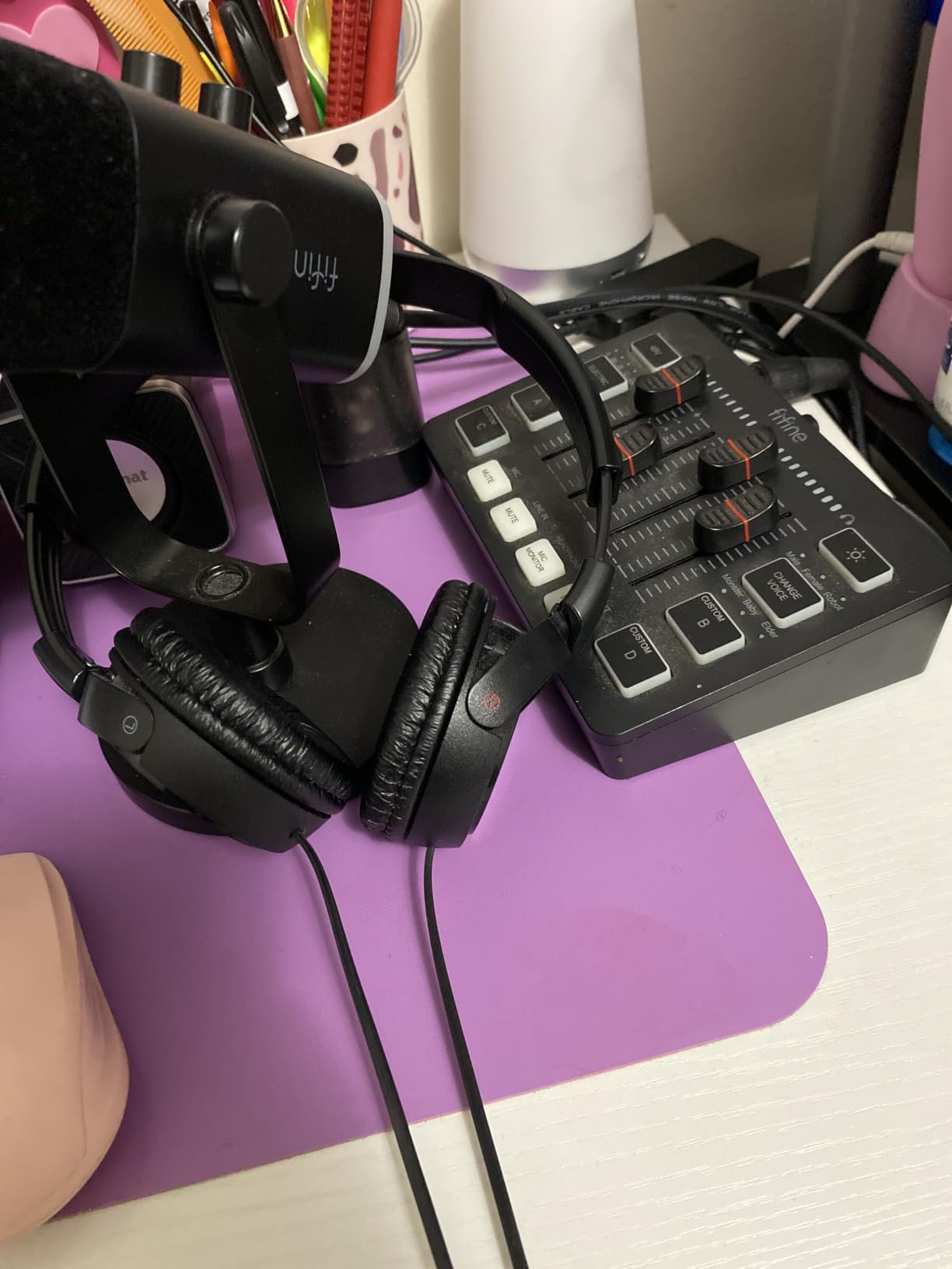 FIFINE AmpliGame AM8 USB/XLR Dynamic Microphone for Gaming Streaming customer photo 2