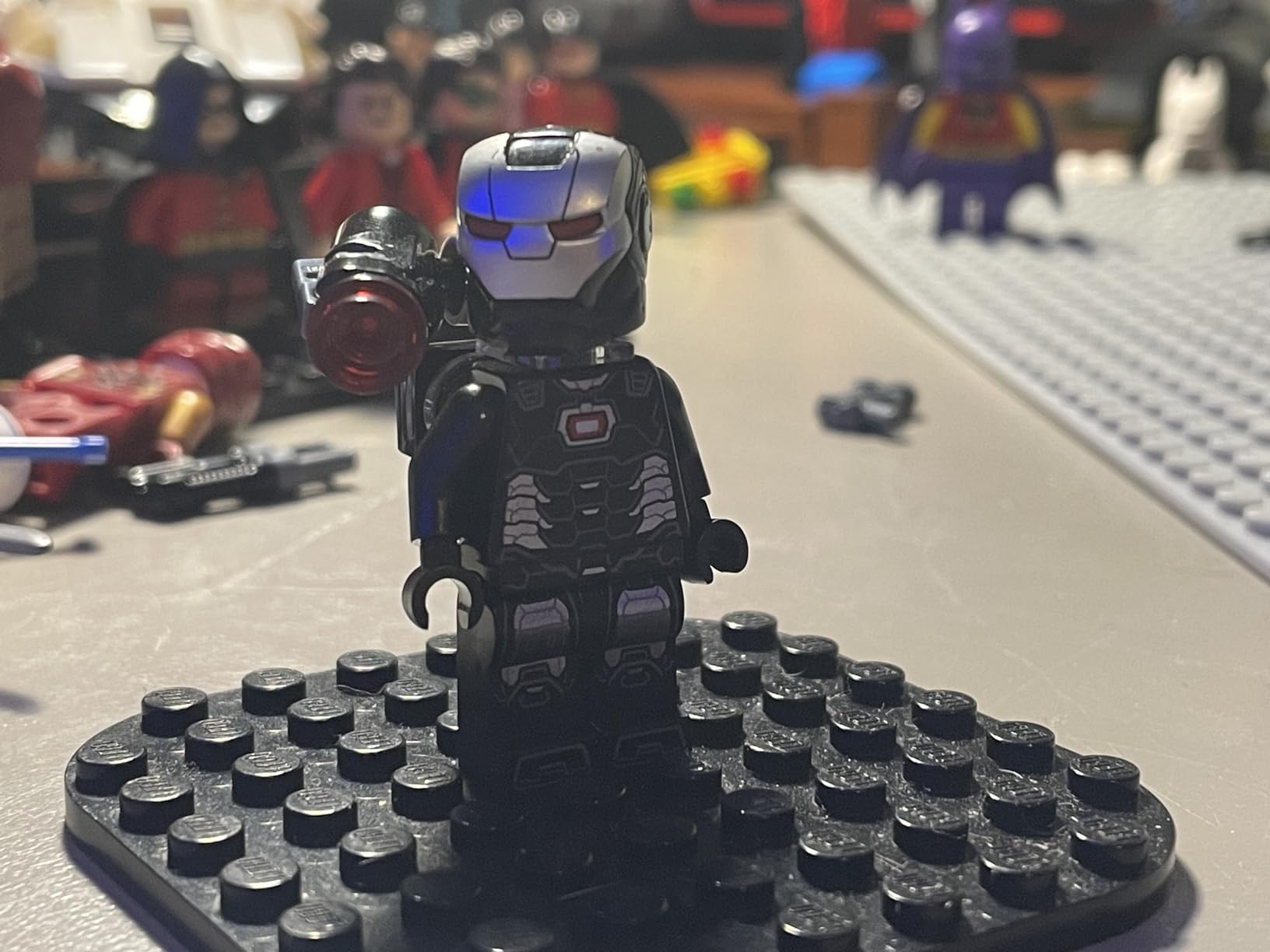 LEGO Superheroes: War Machine Minifigure with Shoulder Cannon, Blaster, and Grey Cape (James Rhodes) customer photo 2