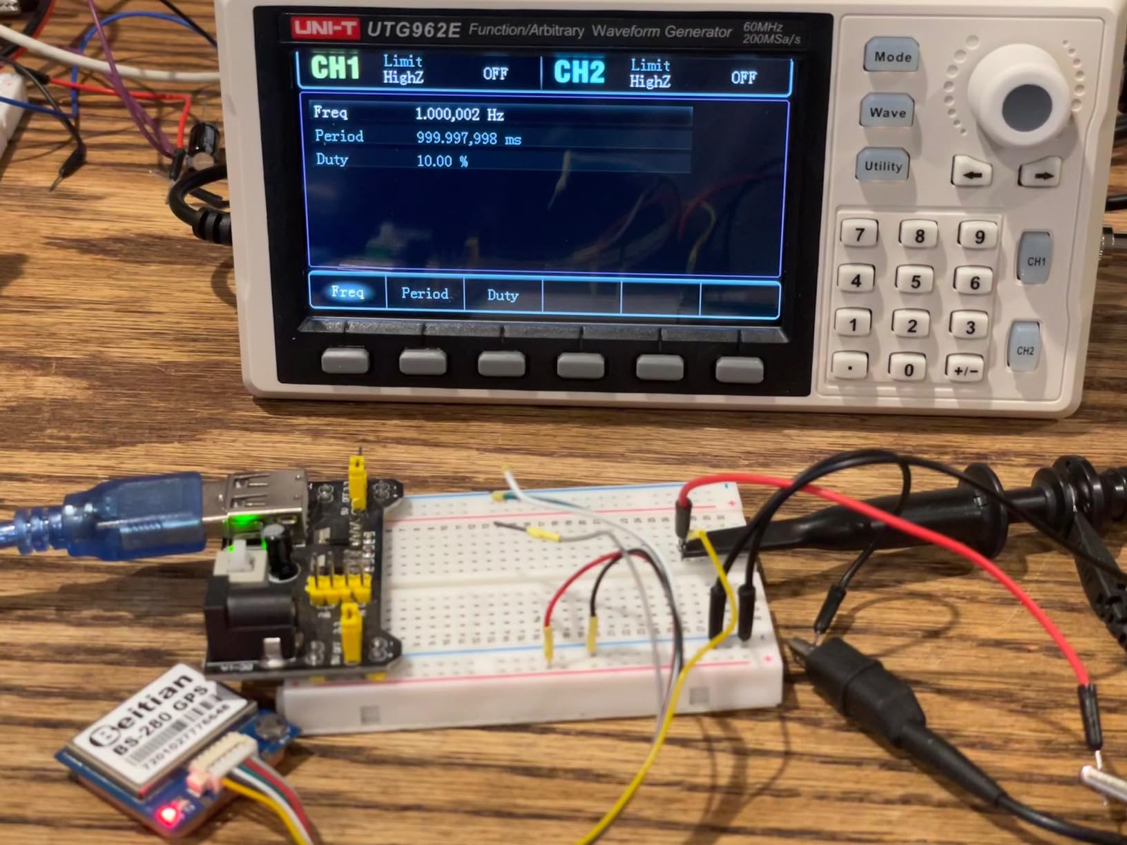 UNI-T UTG962E Arbitrary Waveform Generator Function Signal Generator | 60MHz, Dual-Channel, 200MSa/s, 14 Bits customer photo 1