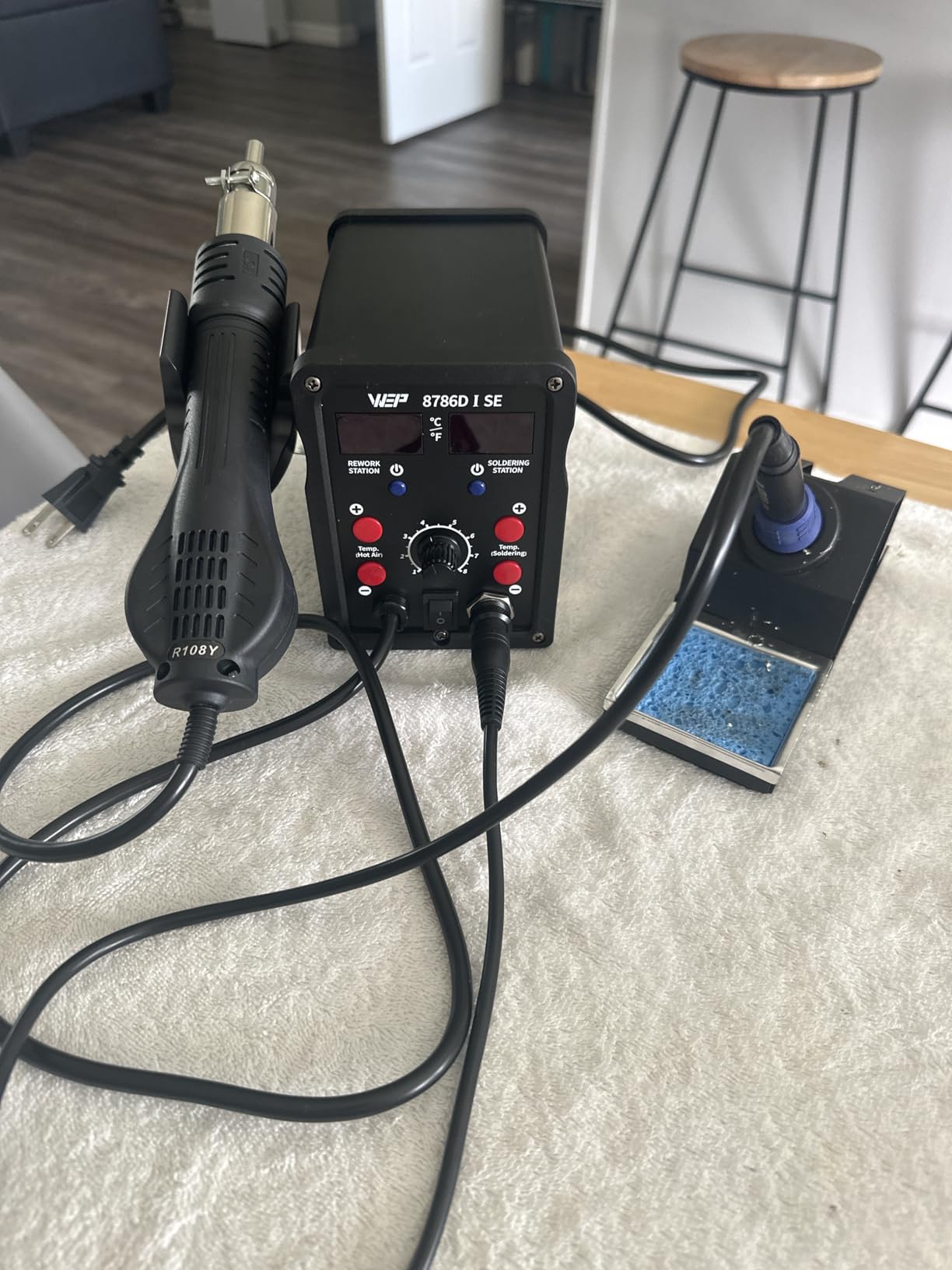 WEP 8786D-I SE Hot Air Soldering Iron Station Kit 2-IN-1 for Rework, Desoldering with Lead-Free Solder Wire, 5 Soldering Tips, 3 Hot Air Nozzles customer photo 2