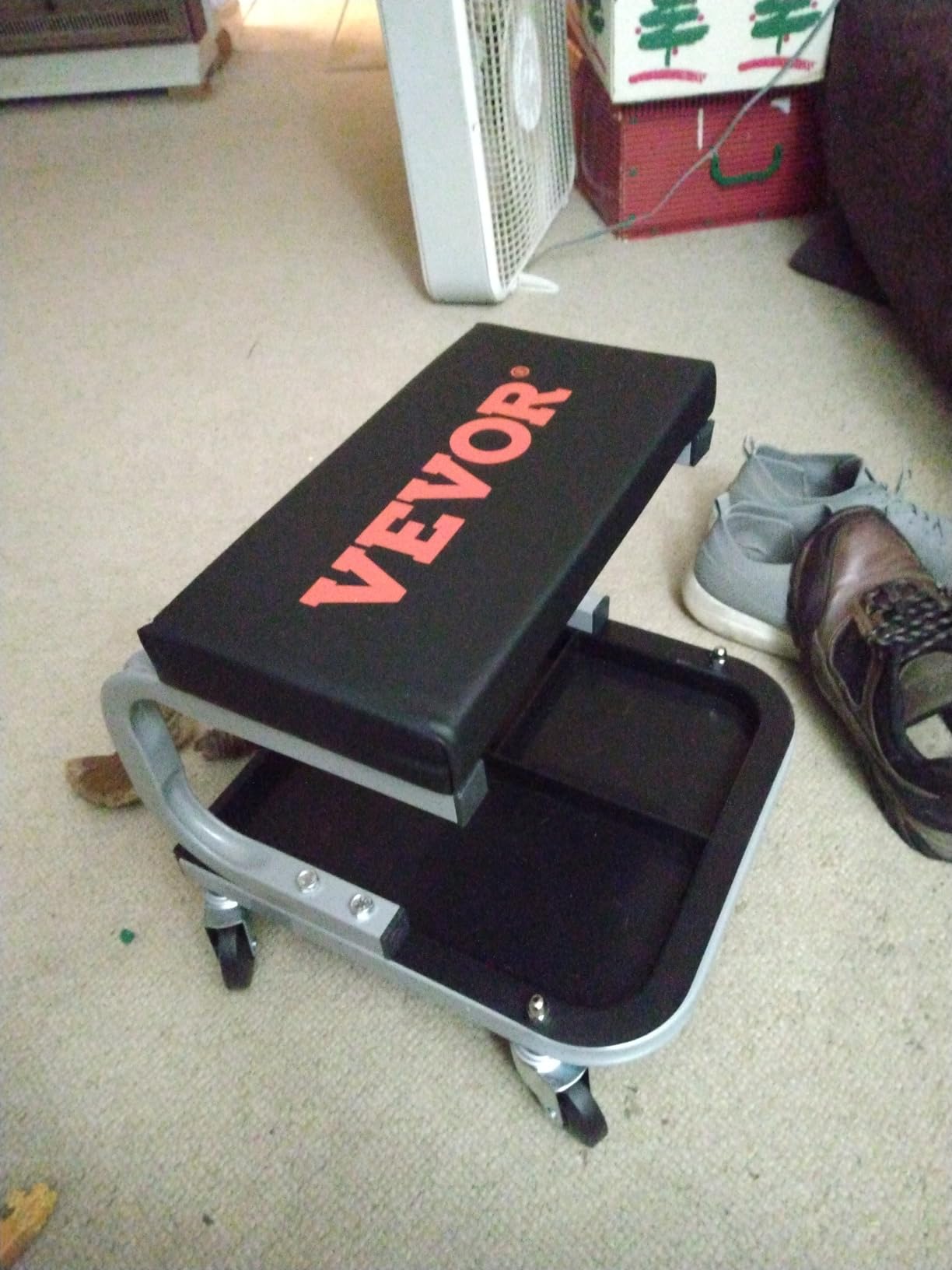 VEVOR Rolling Creeper Garage/Shop Seat, 250 LBS Capacity Padded Rolling Workshop Stool with Tool Tray Storage, Mechanic Stool for Garage, Shop, Auto Repair, Black customer photo 1