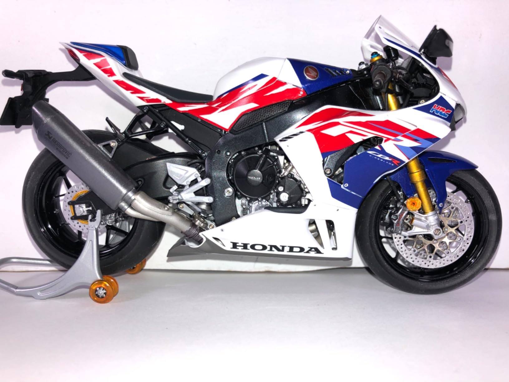 Tamiya 14141 1:12 Honda CBR 1000RR-R Fireblade SP 30th - Faithful Replica Plastic Kit customer photo 1