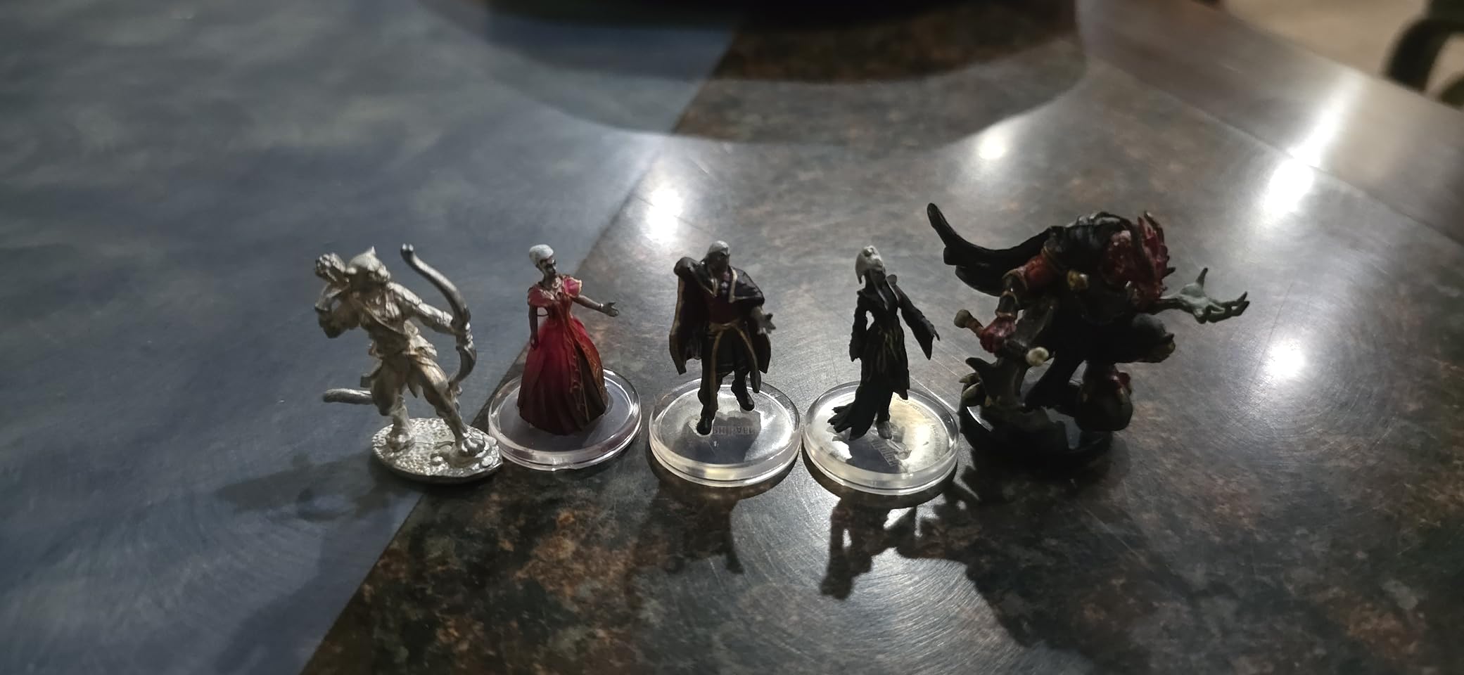 D&D The Legend of Drizzt 35th Anniversary - Family & Foes Boxed Set customer photo 1