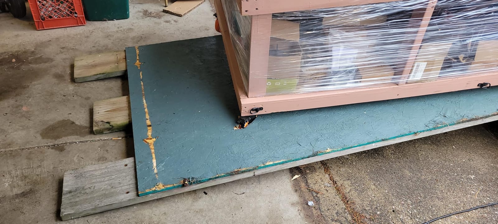 FugaCity Shrink Wrap - 1 Roll with Handles 15 inch W 1000ft L Heavy Duty Stretch Wrap, 60 Gauge 500% Stretch Industrial Strength for Pallet Wrap, Furniture Wrapping Moving customer photo 1