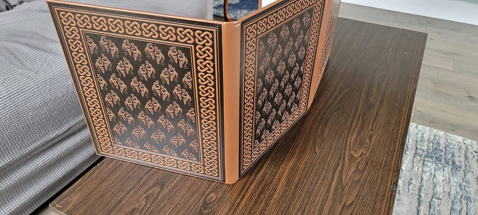 CASEMATIX DM Screen Faux Leather Embossed GM Screen - Four Panel Folding Game Master Screen with Wet Erase Pockets and Compatible with Tabletop Roleplaying Games, Inserts Not Included, Black customer photo 1