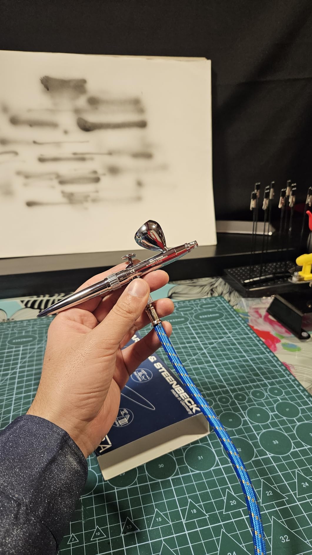 Harder & Steenbeck Airbrush - ULTRA 2024 - German-Engineered Dual Action Painting Set with Gravity Feed - 0.45mm Self-Centering Nozzle - 5ml Paint Cup - 120231 customer photo 2