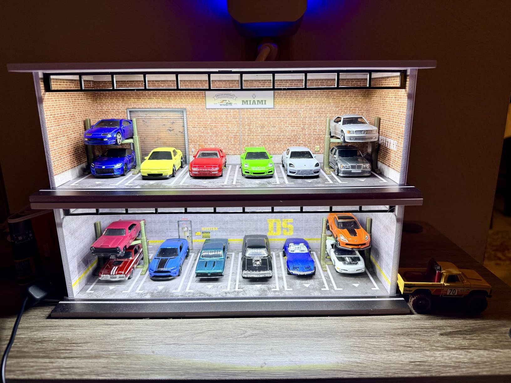 Bivitre 1/64 Diorama Display Case with LED Lights for 1/64 Scale Model Car | Stackable Garage Compatible with Hot Wheels Matchbox Mini GT Diecast Cars, for Model Car Display and Storage customer photo 1