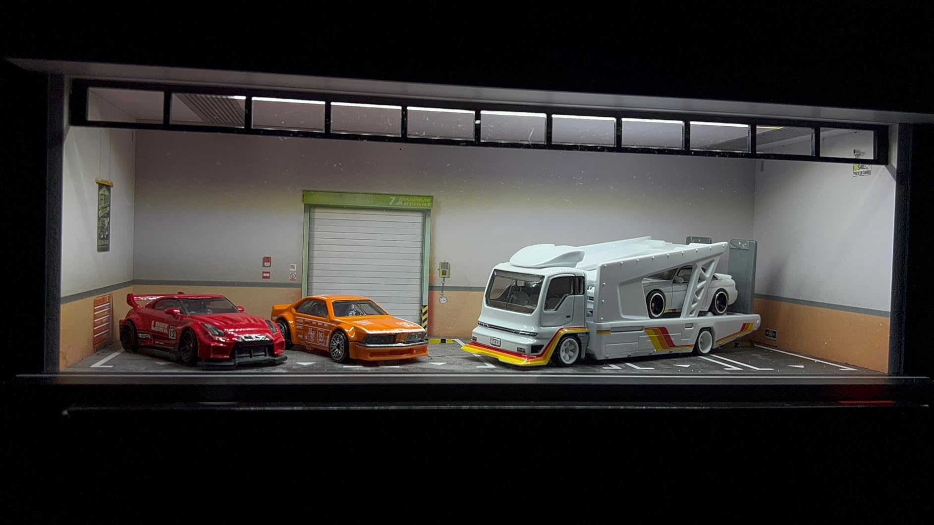 Bivitre 1/64 Diorama Display Case with LED Lights for 1/64 Scale Model Car | Stackable Garage Compatible with Hot Wheels Matchbox Mini GT Diecast Cars, for Model Car Display and Storage customer photo 2