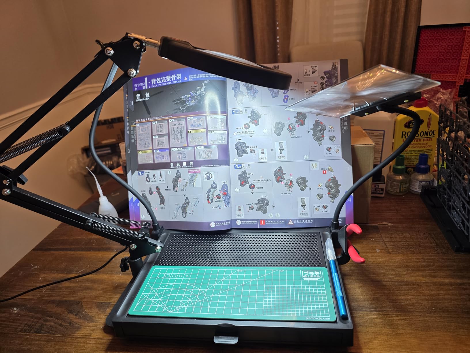 Portable Workbench for Gundam Model Making, Model Kit Tool for Gundam Building, with LED Light and Magnifying Glass Suitable for High-Precision Work, KJ019 customer photo 1