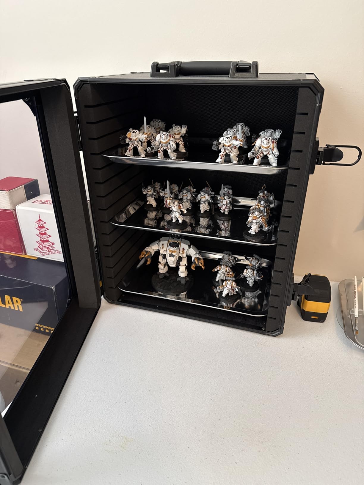 Miniatures Storage Case Miniatures Transport Case Aluminum Alloy Frame with Lock (X-Large Size) customer photo 2