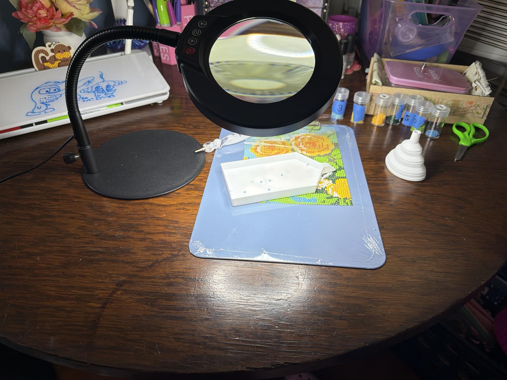 10X Magnifying Glass with Light and Stand, 5 Color Modes Stepless Dimmable LED Lighted Desk Lamp, Hands Free Magnifier with Flexible Goose-Neck for Craft Hobby Painting Sewing Close Work customer photo 1