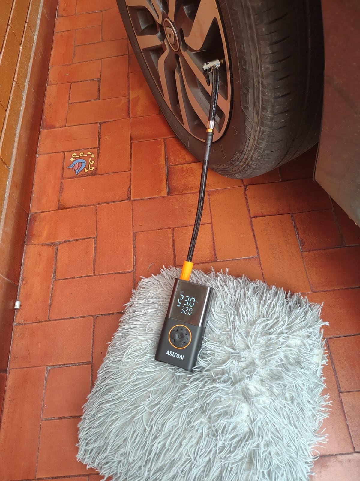 AstroAI L7 Tire Inflator Portable Air Compressor,150 PSI Cordless Bike Pump customer photo 1
