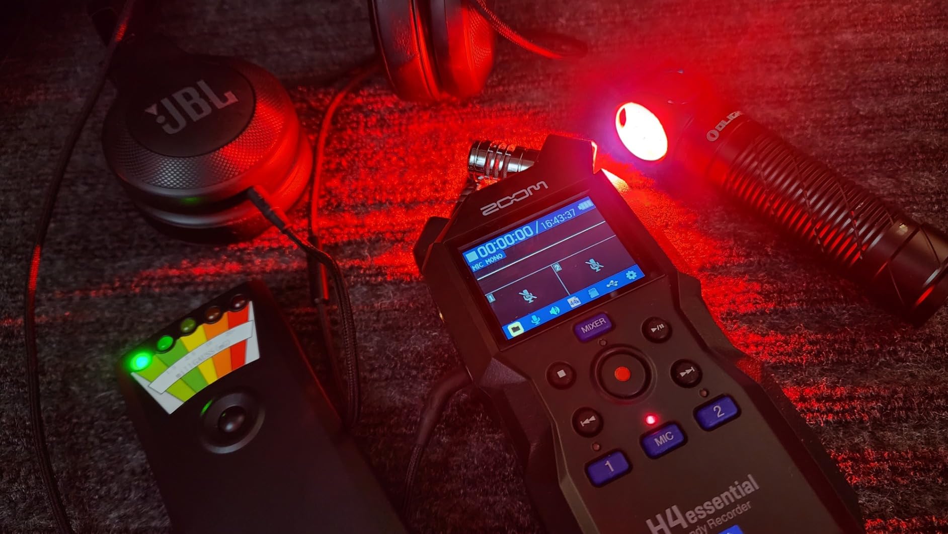 Zoom H4 Essential Handheld Recorder for Musicians, Podcasters & Filmmakers | Clip-Free Audio with 32-Bit Float, 4 Tracks, Stereo Mics, 2 XLR/TRS Inputs, USB Audio Interface customer photo 1