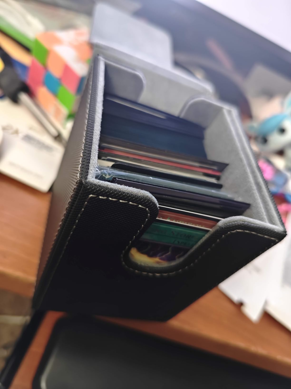 UAONO Card Deck Box for MTG Commander, Fits 100 Double-Sleeved Cards | Independent Commander Display, Magnetic Deck Case for Magic the Gathering TCG, 2 Dividers & 1 Top Loader (Black) customer photo 1