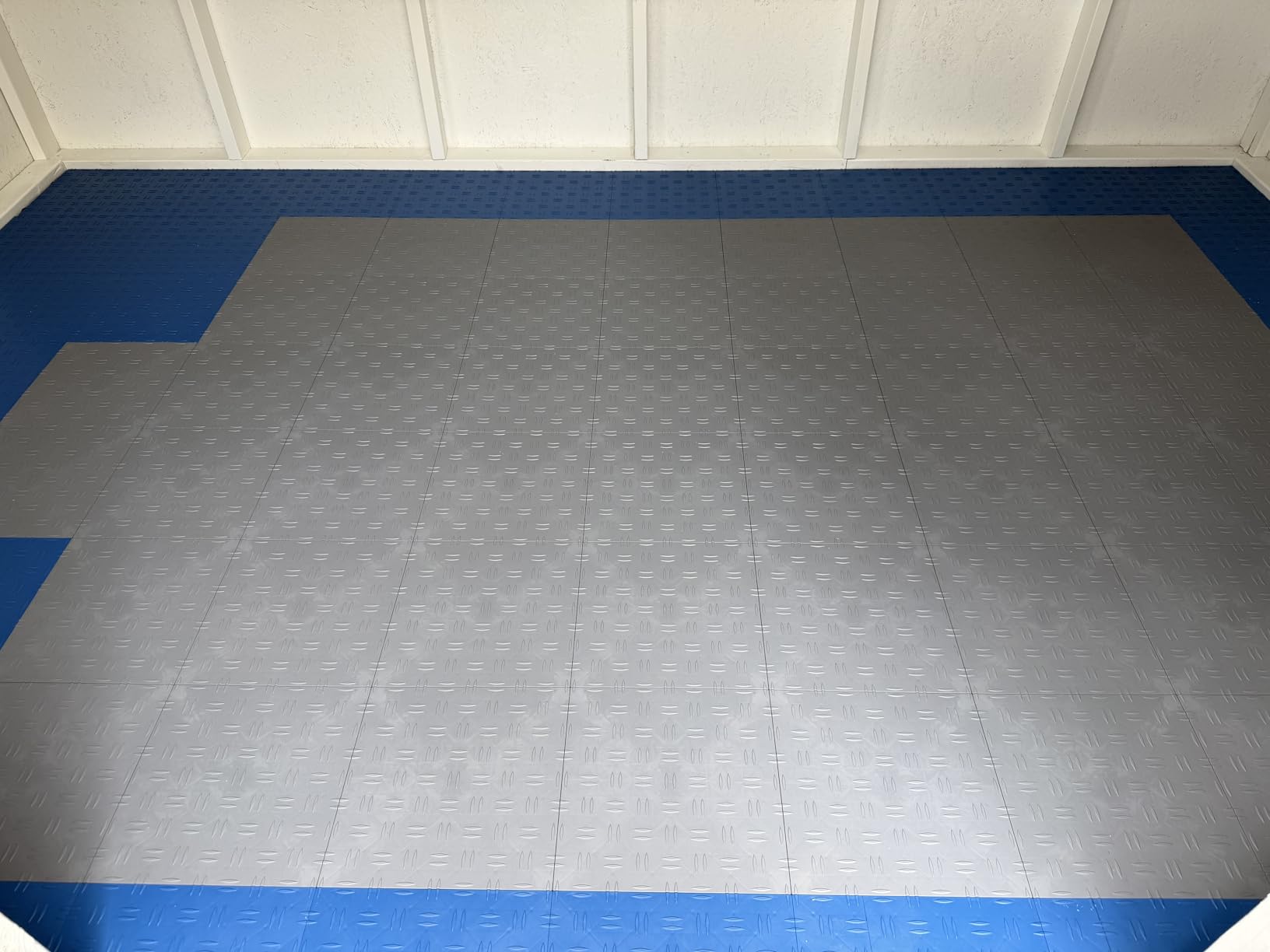 VEVOR Garage Floor Tiles 12 x 12 x 0.53 inch, Interlocking Design Double-Sided Texture Non-Slip Sturdiness, for Garages, Basements, Repair Shops, Graphite Gray, 50 Pack customer photo 1