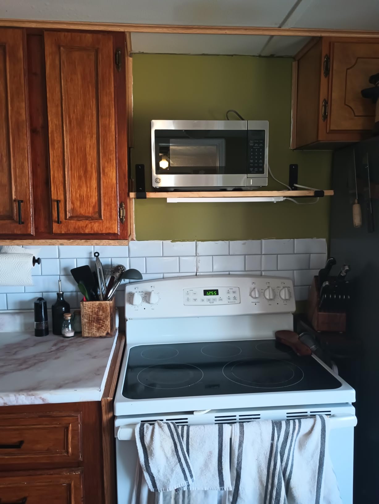 GE Countertop Microwave Oven, 700 Watt, 0.7 Cu. Ft., White, GCST07N1WWW customer photo 1