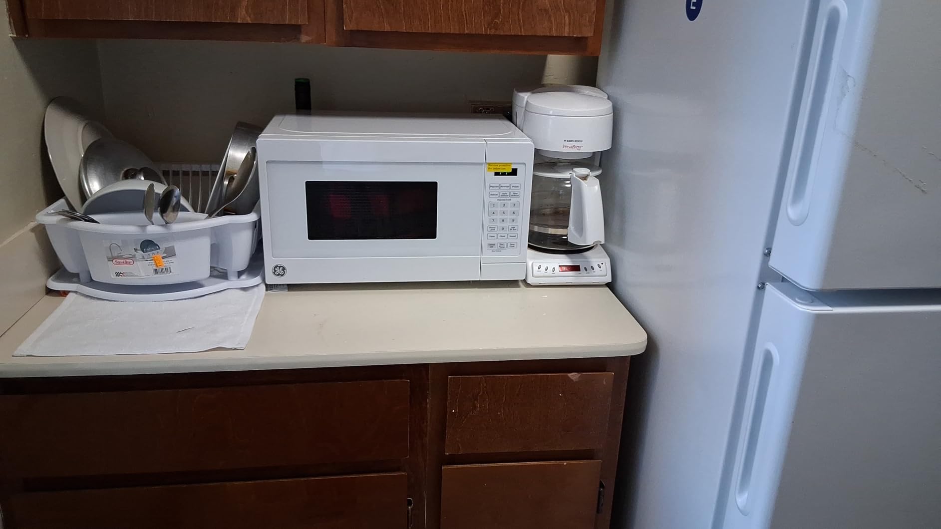 GE Countertop Microwave Oven, 700 Watt, 0.7 Cu. Ft., White, GCST07N1WWW customer photo 2
