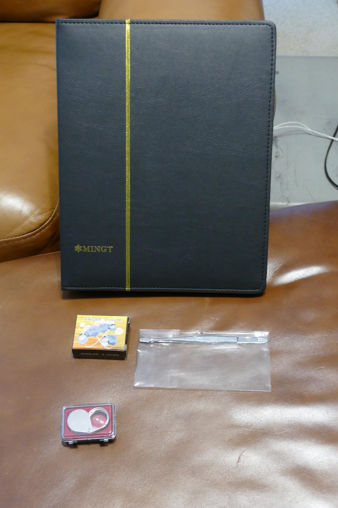 Stamp Collecting Album Binder Kit for Collectors, 1/2/3/4 Rows Banknotes Storage Book with 20 Stamp Pages, 4 Ring Binder, Tweezers and Magnifier, for Paper Money Bill Postage, Beginner Hobbyists Gift customer photo 1