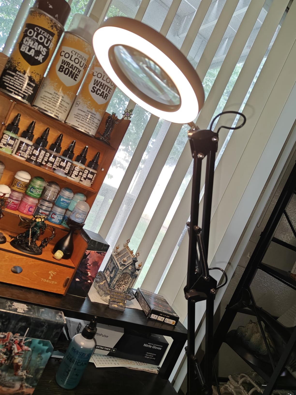 LED Magnifying Desk Lamp with Stand and Clamp for Repair, Crafts, Reading, 5-Diopter Glass Lens, 3 Color Modes, Stepless Dimming, Adjustable Swivel Arm customer photo 1