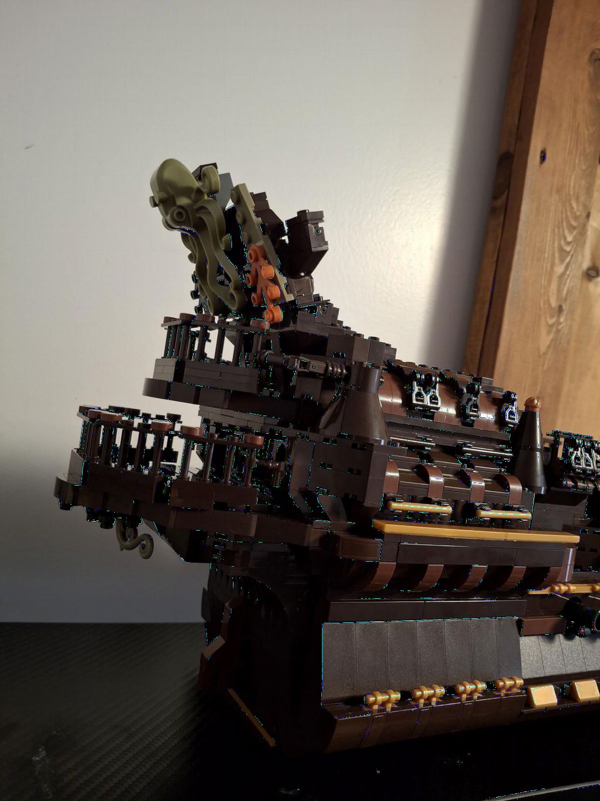 Mould King Large Pirates Ship Model Building Blocks Kits, MOC Dutchman Building Block Pirate Ship Construction Set to Build, Toys Gift for Age 14+/Adult Collections Enthusiasts (4364+Pieces) customer photo 2