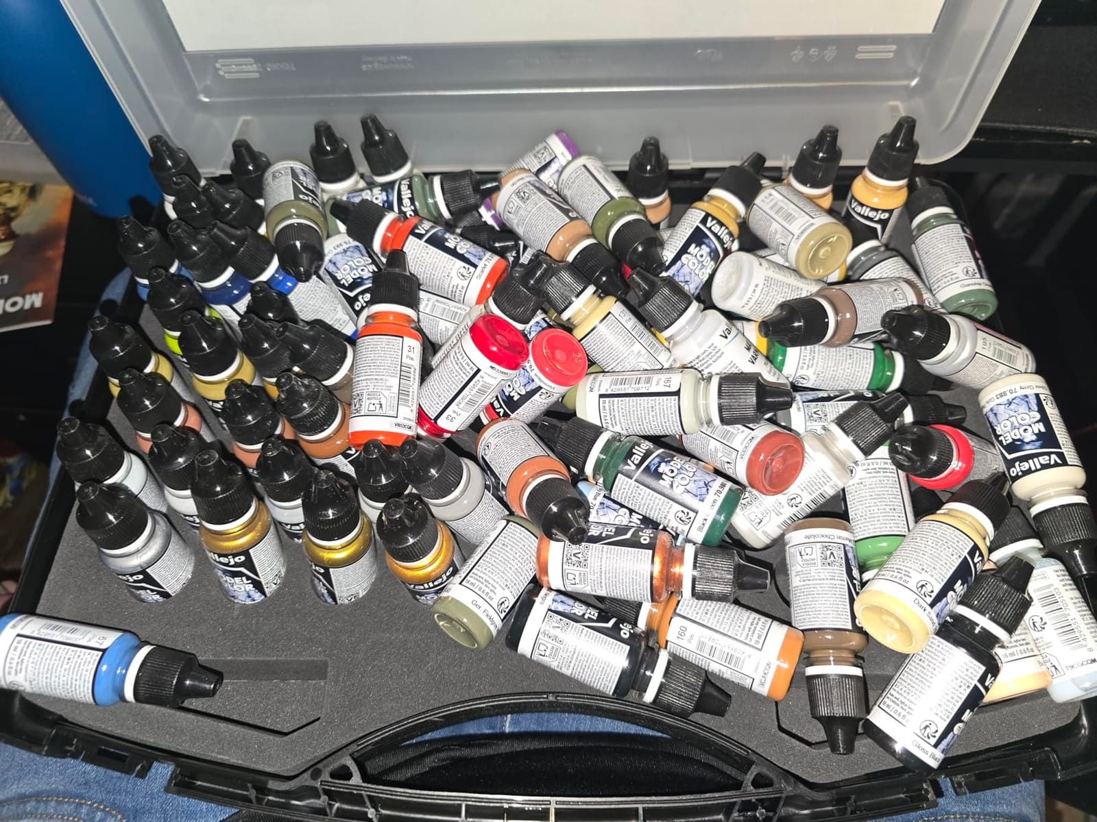 Basic Case | Model Color Range | Modeling Acrylic Paints | 80 Bottles x 18 ml (0.60 fl.oz.) customer photo 1