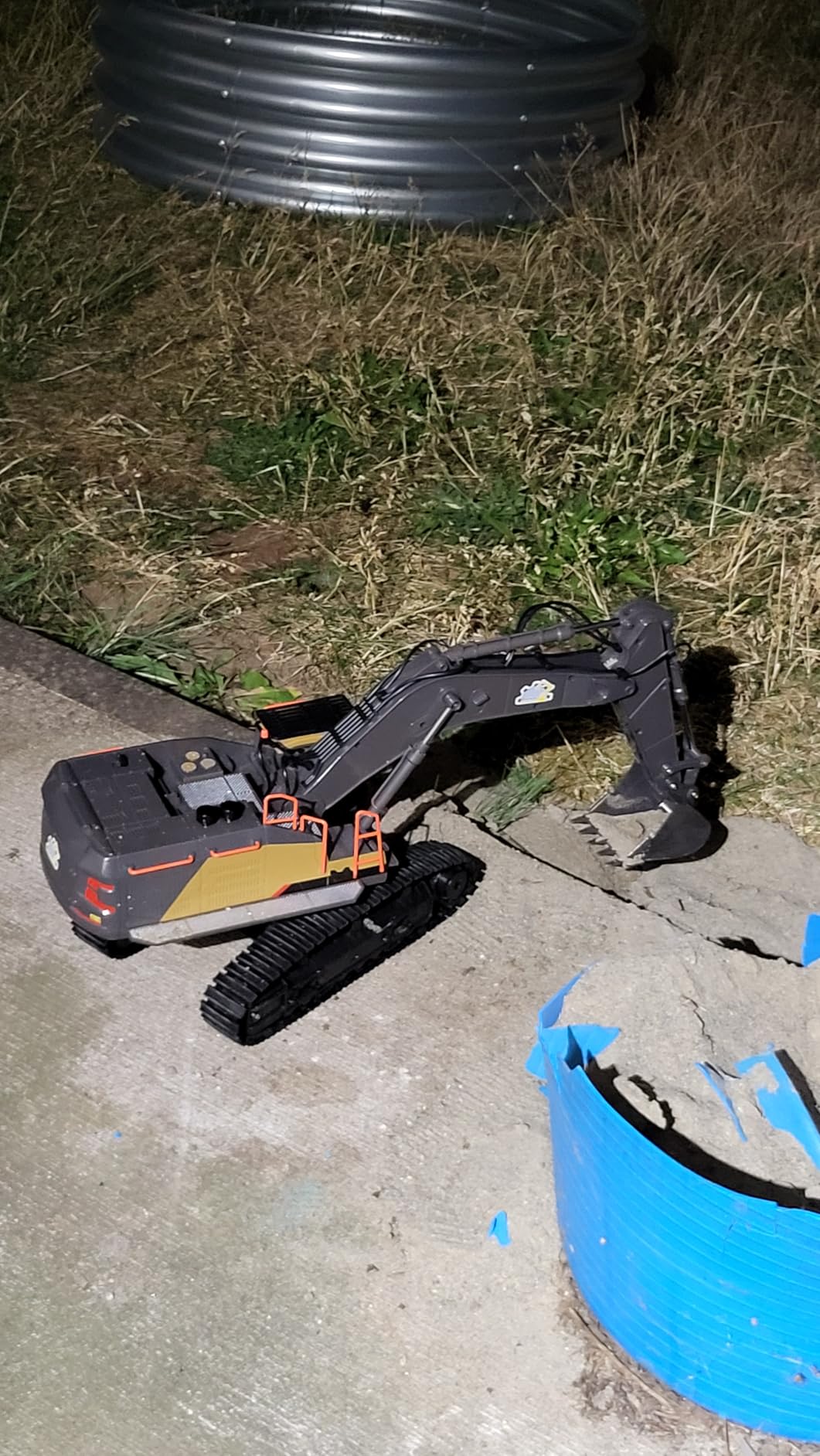 22 Channel Remote Control Excavator, 1/14 Scale RC Excavator | Metal Shovel Independent Arms, Professional Construction Vehicles with Lights Sounds, Best Gift for 8+ Years Old Boys Adults customer photo 1