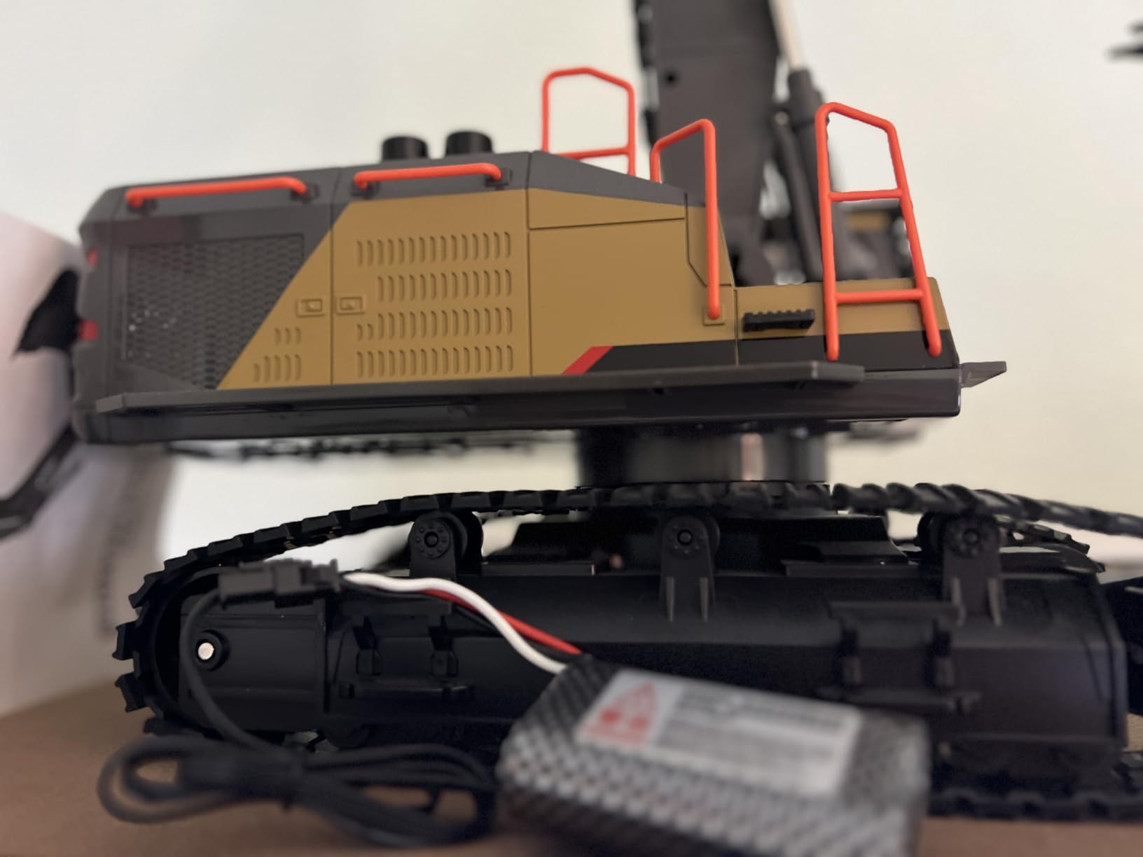 22 Channel Remote Control Excavator, 1/14 Scale RC Excavator | Metal Shovel Independent Arms, Professional Construction Vehicles with Lights Sounds, Best Gift for 8+ Years Old Boys Adults customer photo 2